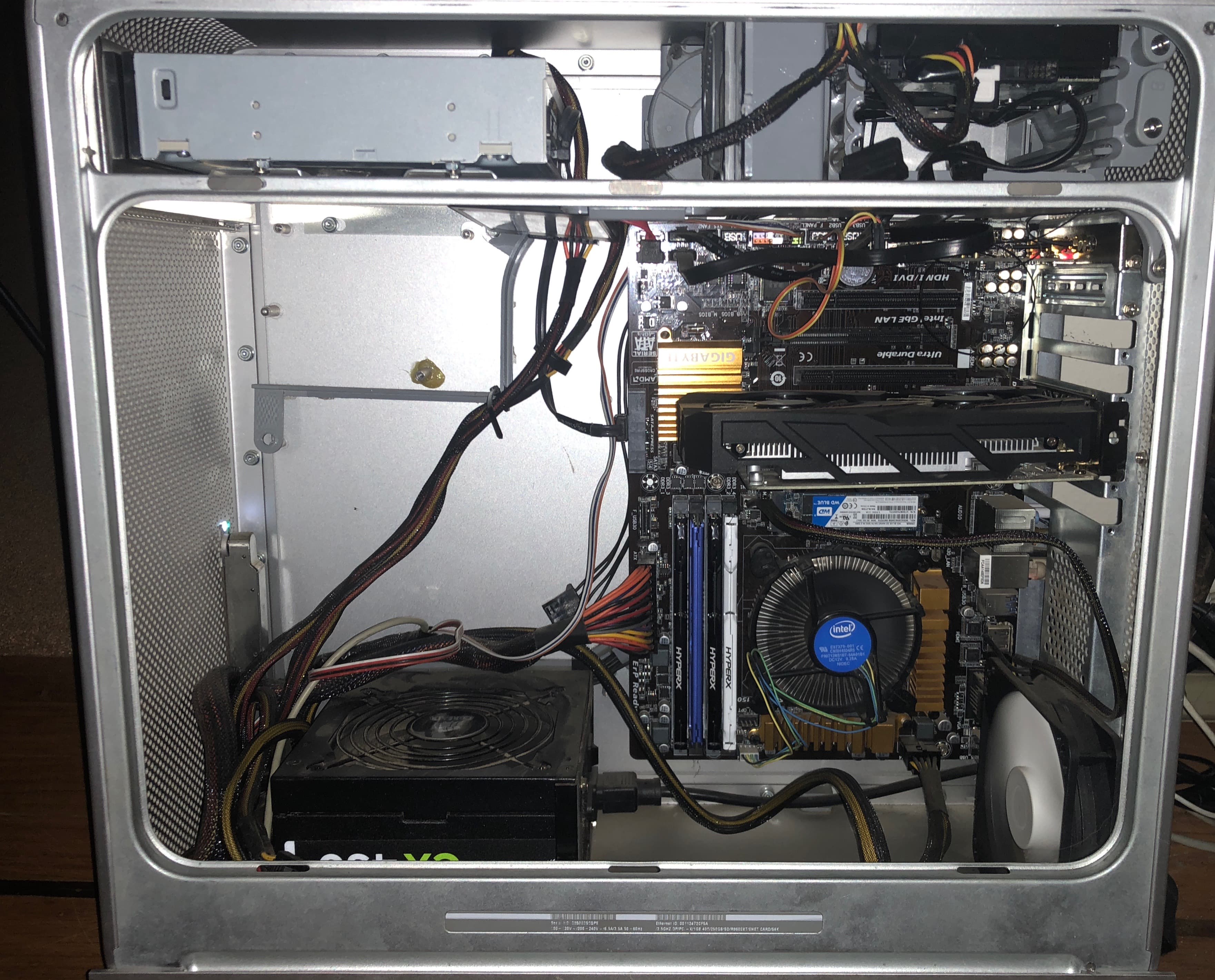 Inside the hackintosh G5 case